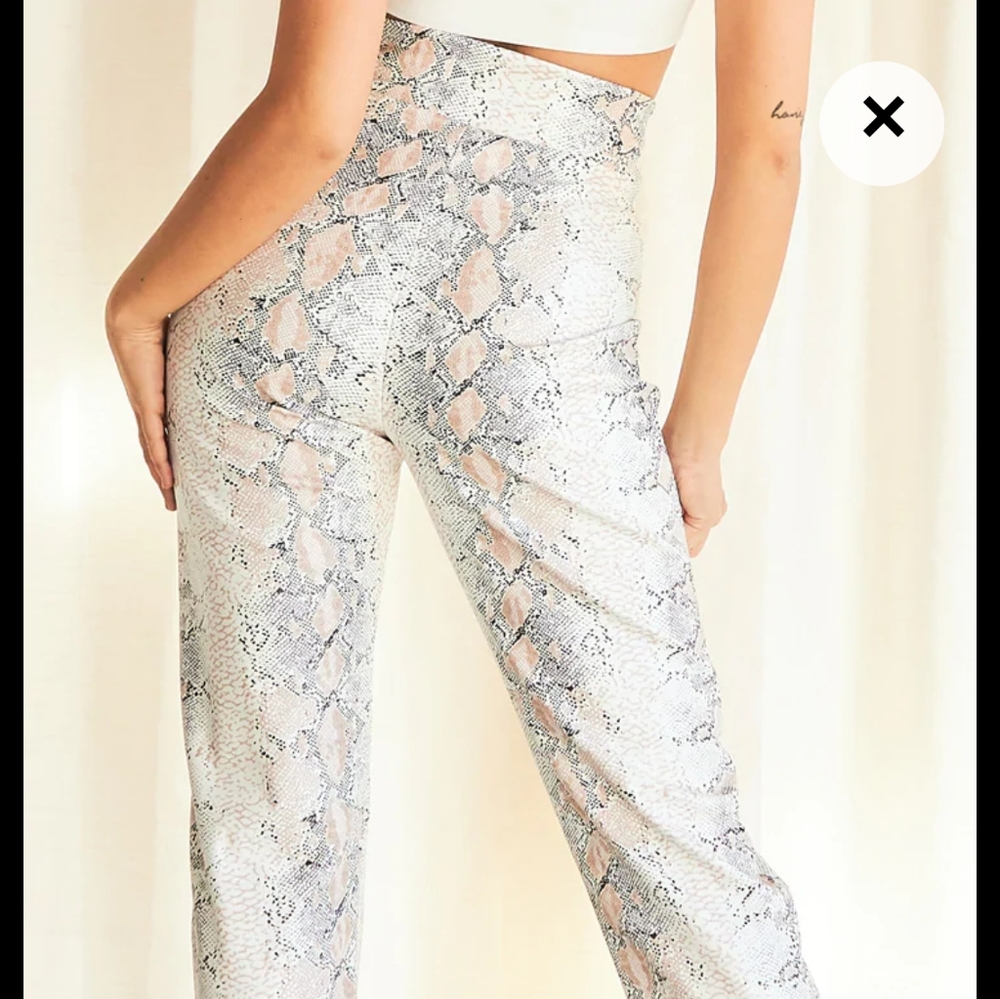 SNAKE PRINT V WAIST PANTS - Picture 3 of 4